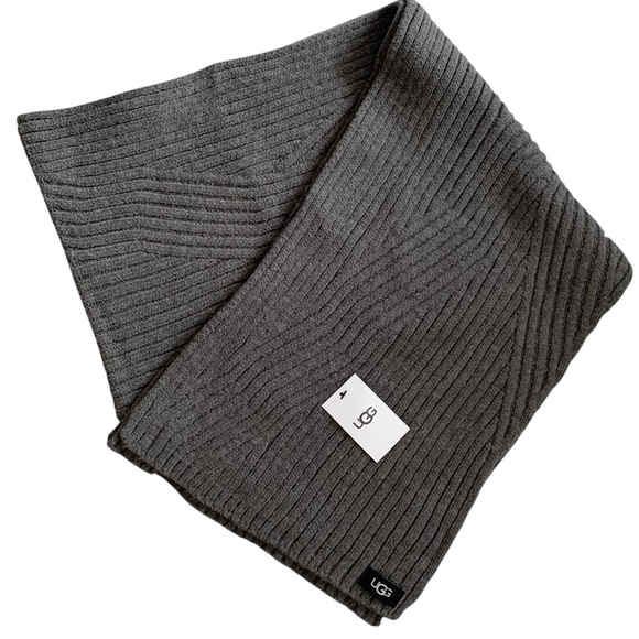 UGG Rib-Knit Scarf! - Picture 5 of 6